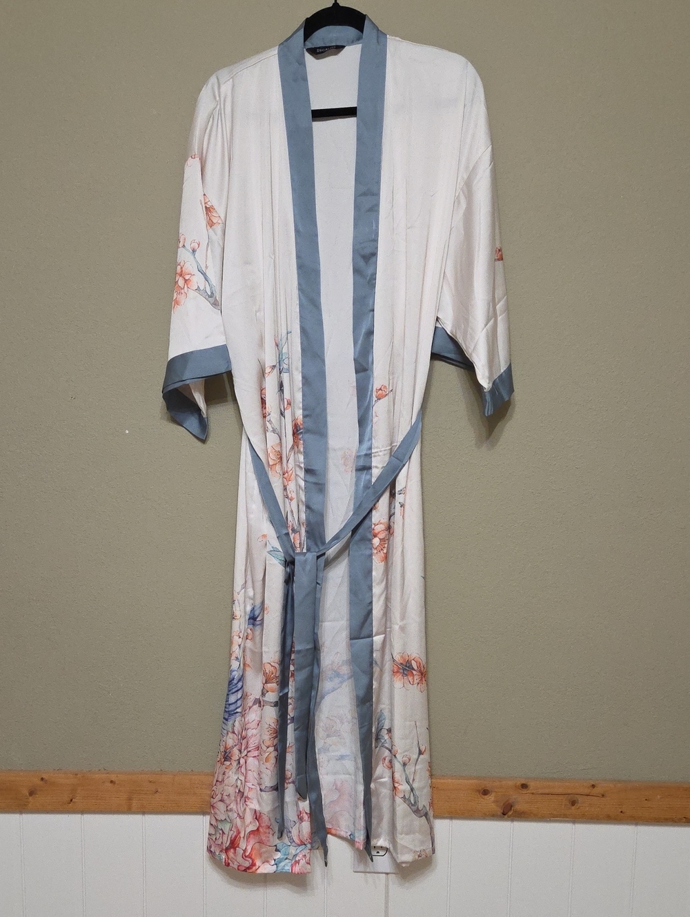 ESCALIER Light Cream Floral Satin Robe with Slate Trim